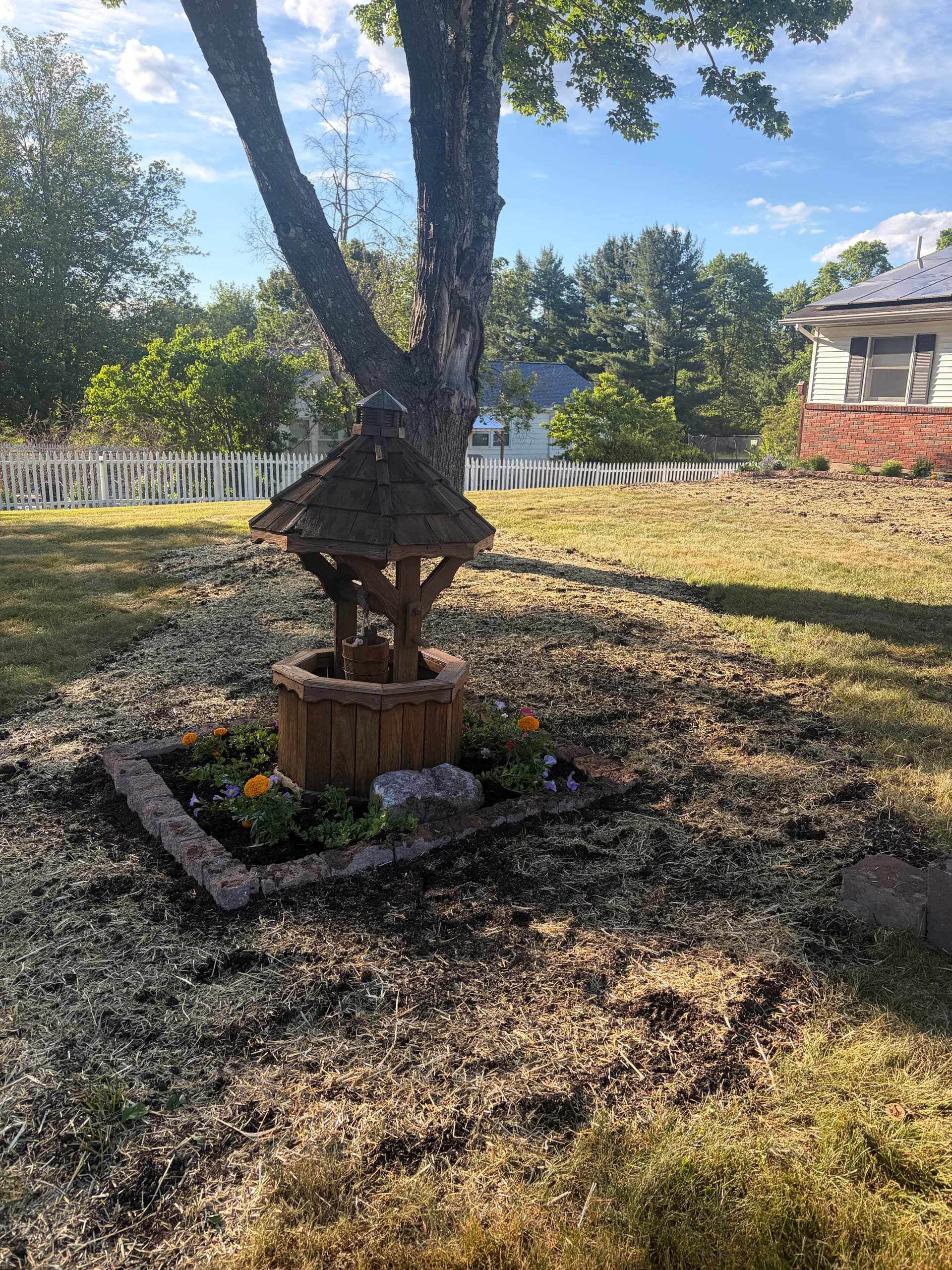 Gallery photos for Front Yard Bed Redesign With Fresh Plantings and Clean Curbing: Image #2