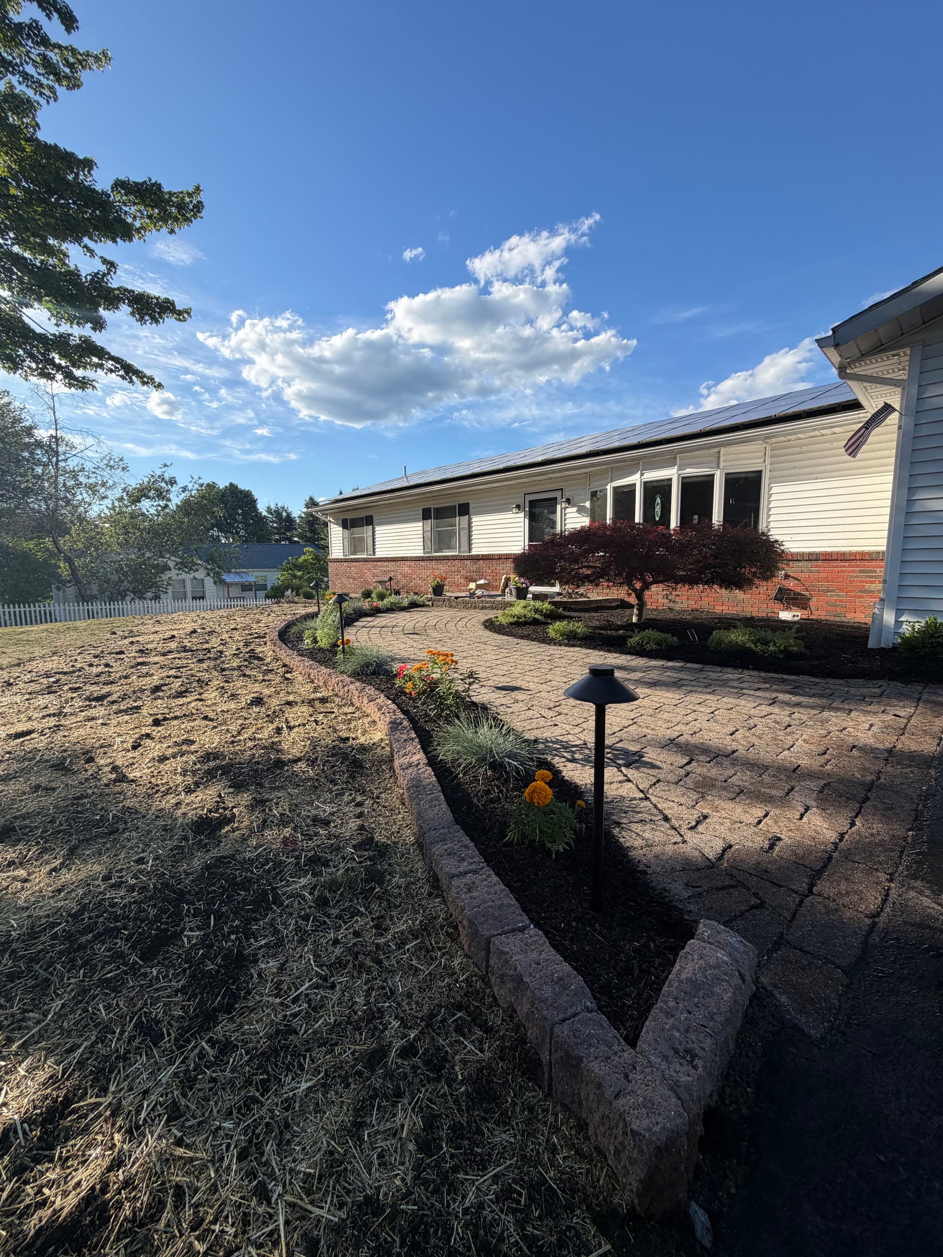 Gallery photos for Front Yard Bed Redesign With Fresh Plantings and Clean Curbing: Image #1